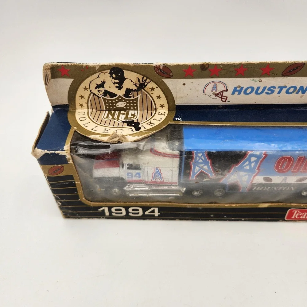 1994 Matchbox Houston Oilers NFL Team Collectible Ford Aeromax Truck White Rose